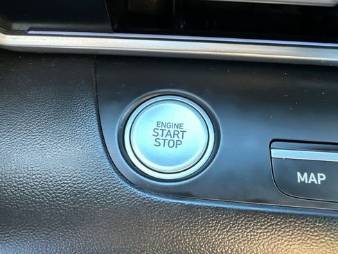 Used 2023 Hyundai Elantra Limited image 37