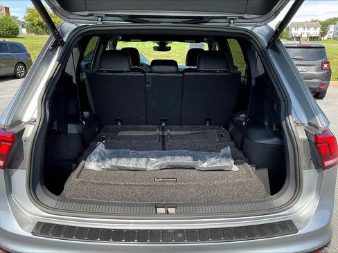 Used 2022 Volkswagen Tiguan SE R-Line FWD image 8