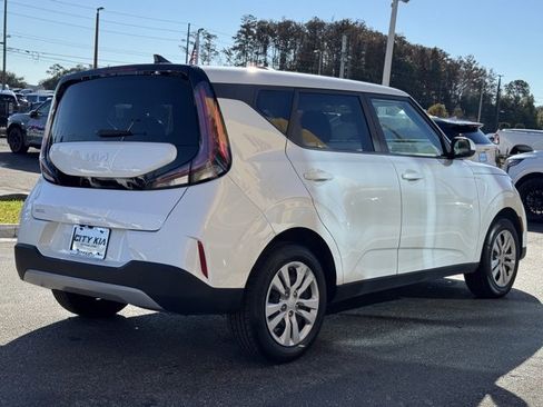 Certified 2023 Kia Soul LX image 7