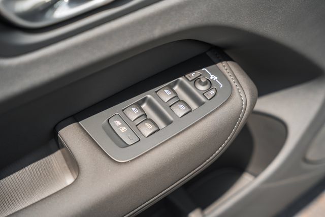 New 2026 Volvo XC60 B5 Plus AWD/4WD image 40