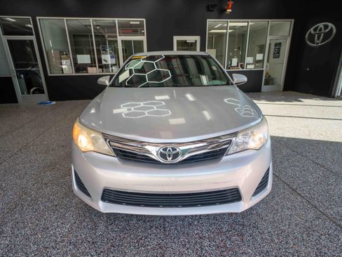 Used 2012 Toyota Camry LE FWD image 6