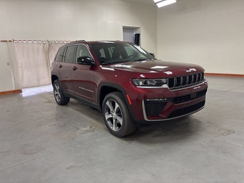 New 2026 Jeep Grand Cherokee Limited AWD/4WD image 2