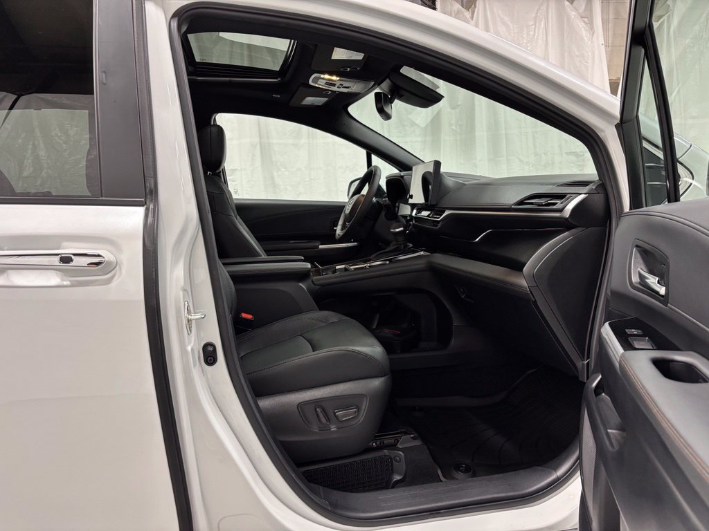 Used 2026 Toyota Sienna Limited FWD image 63