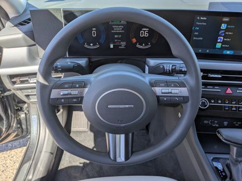 Used 2025 Hyundai Sonata SE FWD image 27