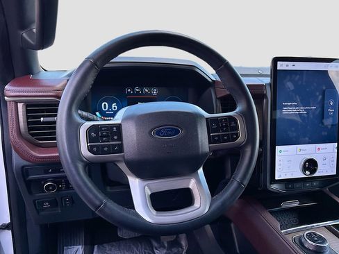 Used 2024 Ford Expedition Limited RWD image 11