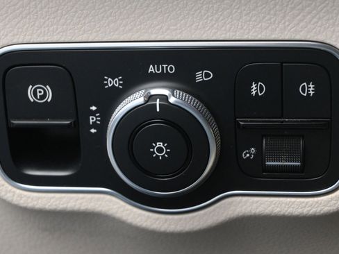 Used 2020 Mercedes-Benz GLB 250 image 24