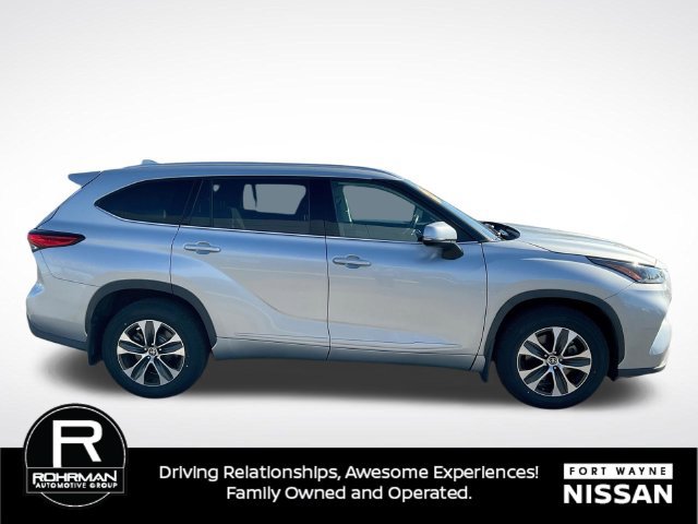 Used 2021 Toyota Highlander XLE AWD/4WD image 34