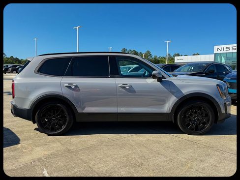 Used 2022 Kia Telluride EX w/ EX Premium Package image 8