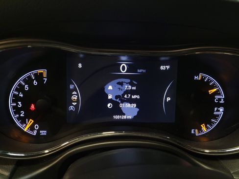 Used 2019 Jeep Grand Cherokee Laredo image 23