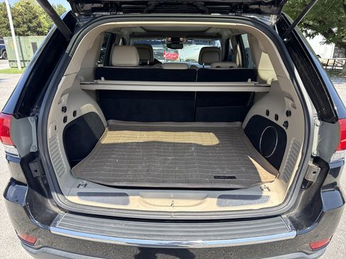 Used 2017 Jeep Grand Cherokee Limited w/ Luxury Group II image 31