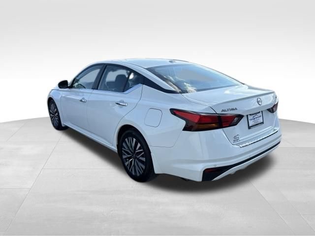Used 2023 Nissan Altima 2.5 SV FWD image 11