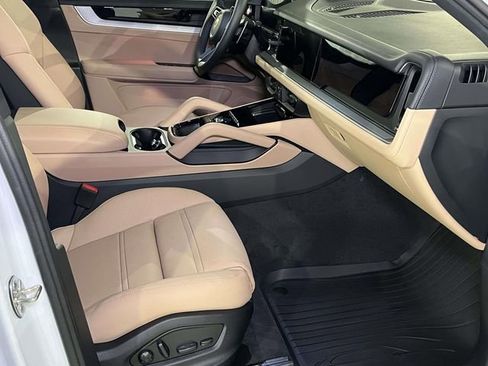 New 2026 Porsche Cayenne image 24