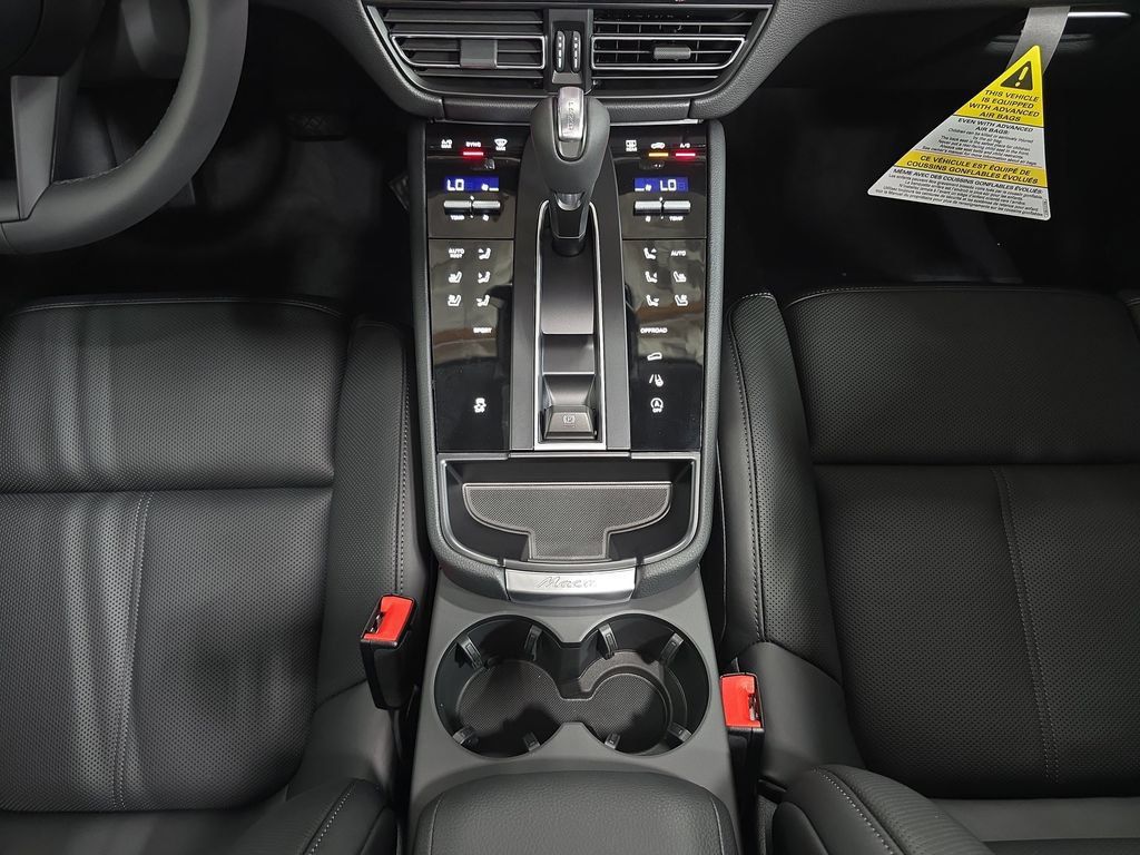 Certified 2026 Porsche Macan AWD/4WD image 20