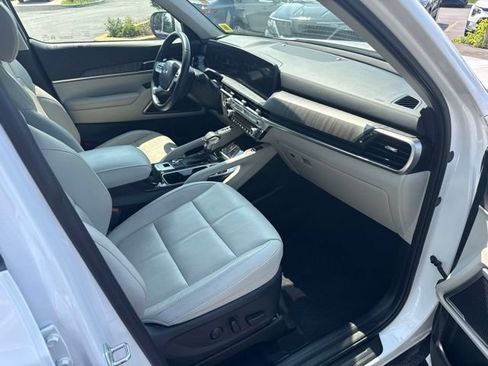 Certified 2024 Kia Telluride EX w/ EX Captain's Chair Package FWD image 11