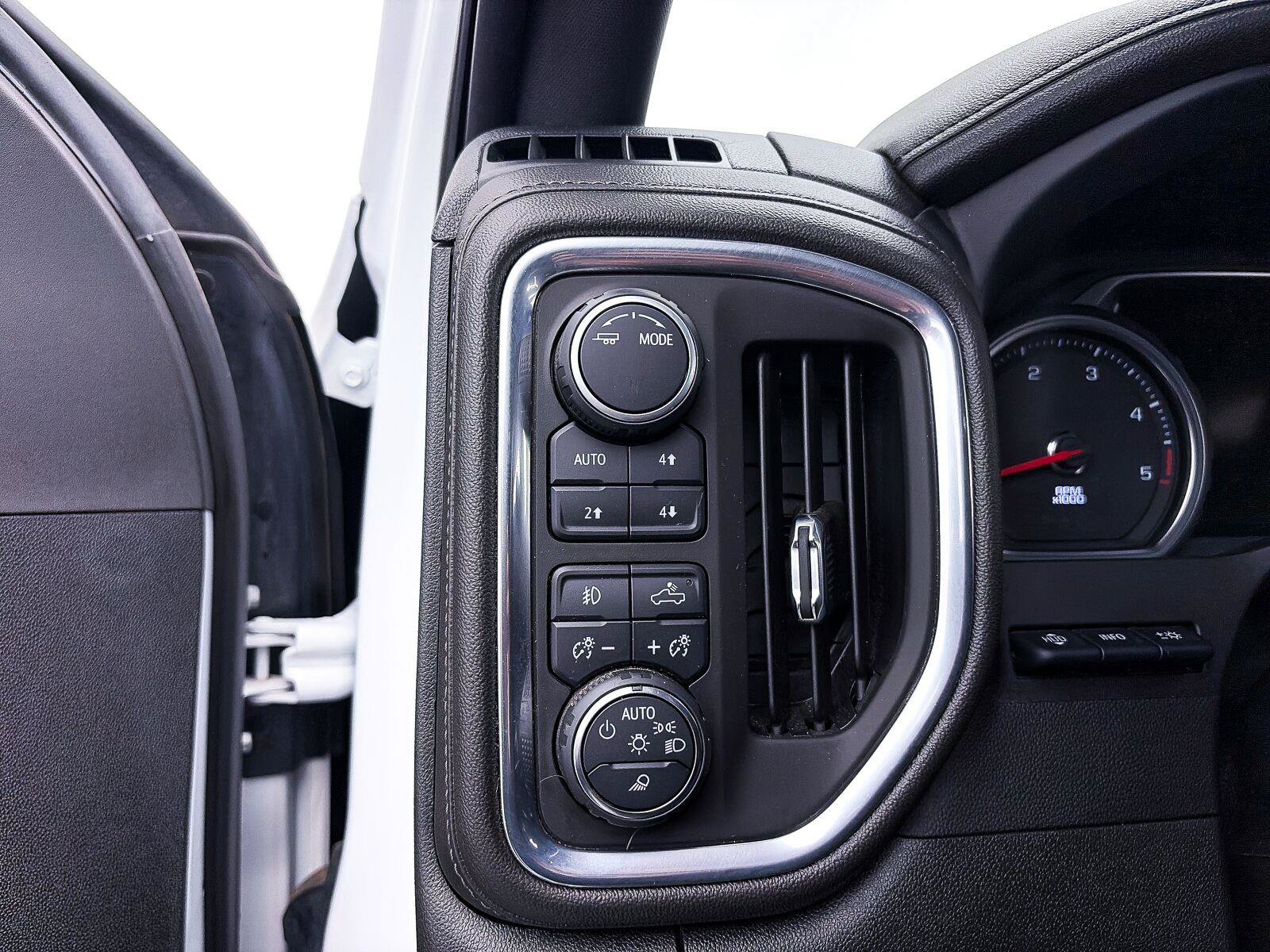 Used 2022 Chevrolet Silverado 2500 High Country w/ Z71 Off-Road Package AWD/4WD image 4
