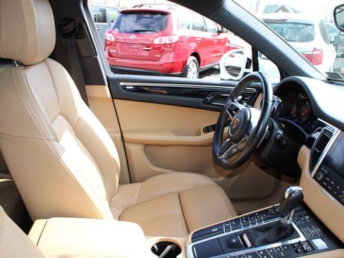 Used 2017 Porsche Macan AWD/4WD image 11