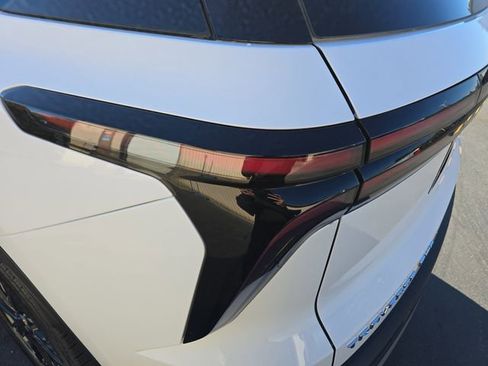 New 2026 Chevrolet Traverse LT w/ Sun and Wheel Package image 37