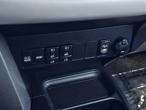 Used 2018 Toyota RAV4 Limited w/ Advanced Technology Package FWD image 38