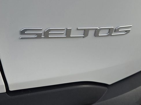 New 2026 Kia Seltos LX image 11