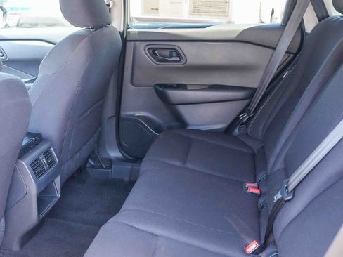 Used 2024 Nissan Rogue S FWD image 18