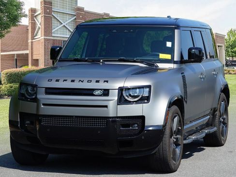 Used 2025 Land Rover Defender 110 X-Dynamic SE AWD/4WD image 4