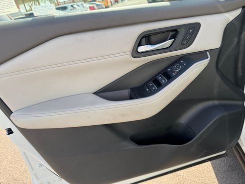 Used 2023 Nissan Rogue SL w/ SL Premium Package FWD image 11