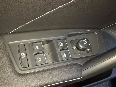 Certified 2022 Volkswagen Tiguan SE w/ Panoramic Sunroof Package image 12