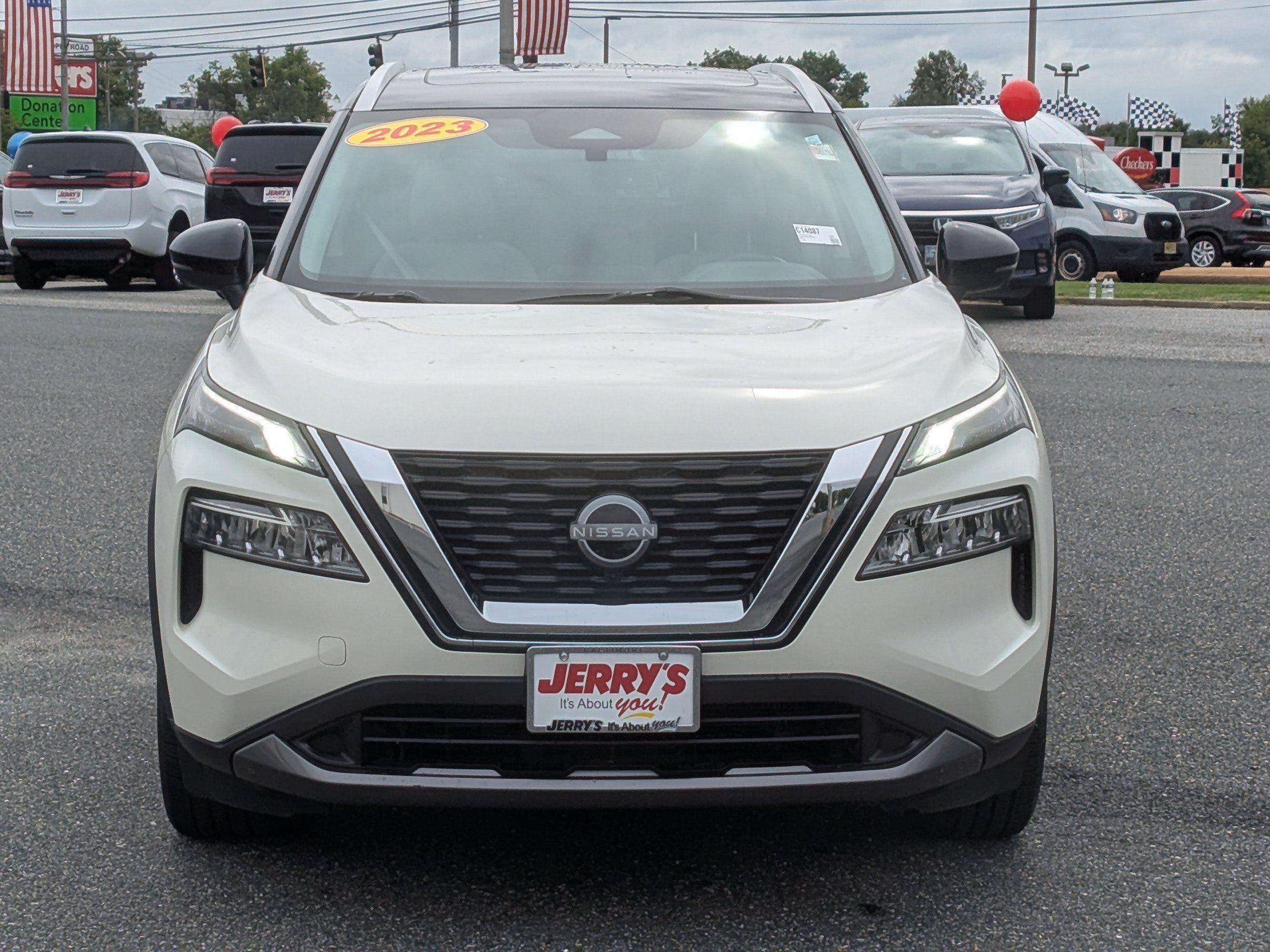 Used 2023 Nissan Rogue SL AWD/4WD image 2