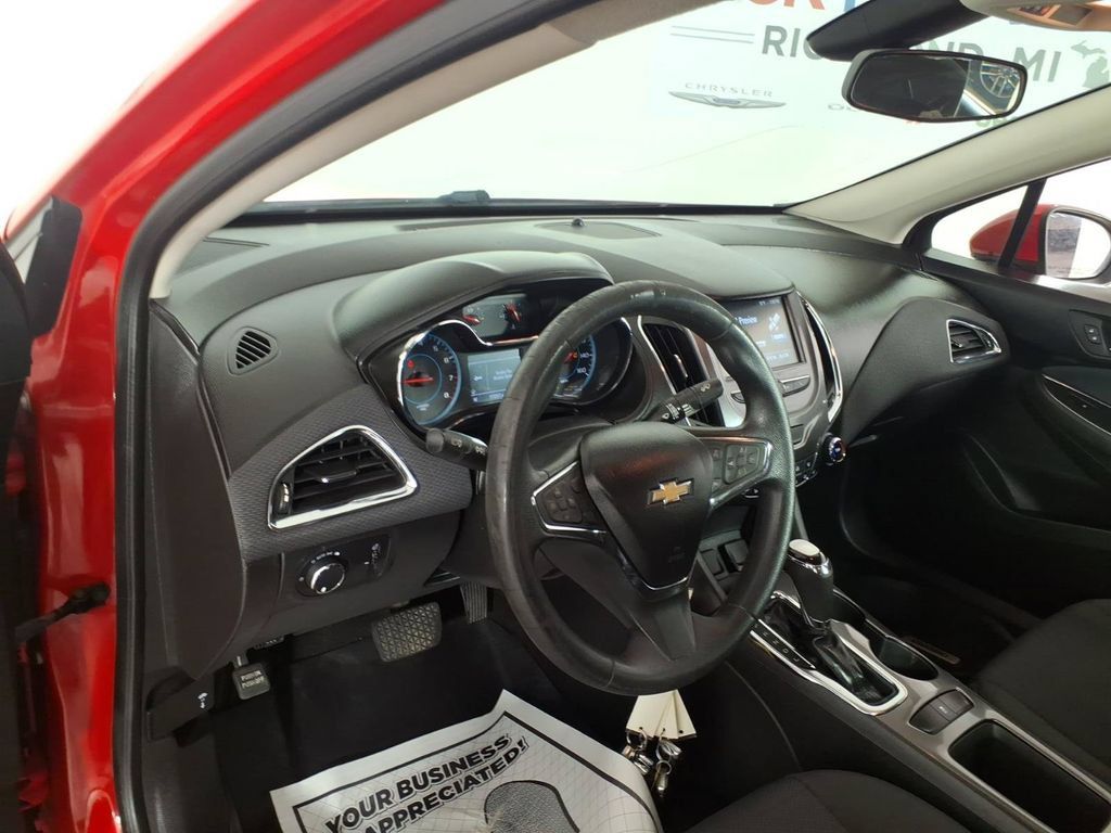 Used 2018 Chevrolet Cruze LT w/ LT Fleet Convenience Package FWD image 13