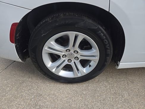 Used 2018 Dodge Charger SXT image 25