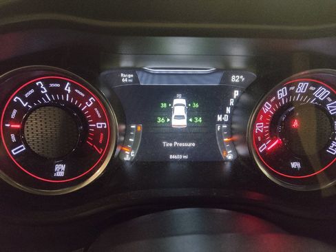 Used 2016 Dodge Challenger SXT RWD image 23