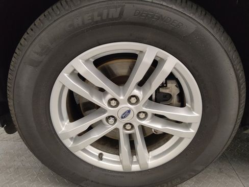 Used 2023 Ford Explorer XLT image 31