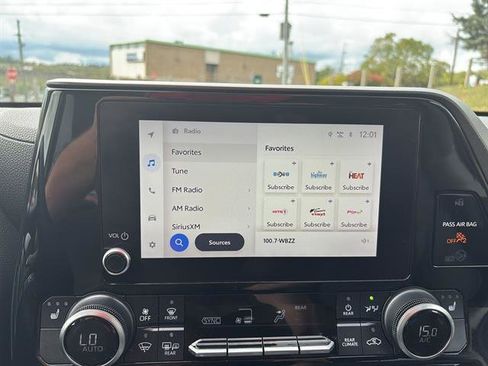 Used 2024 Toyota Highlander Limited image 22