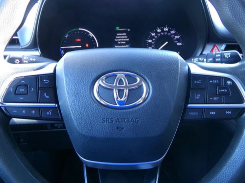 Used 2021 Toyota Sienna LE AWD/4WD image 16