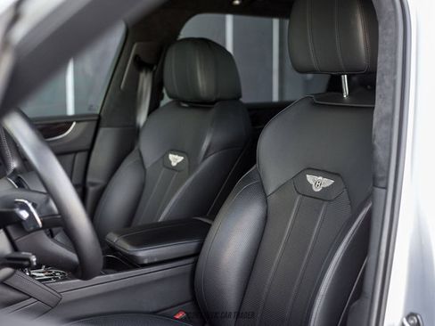 Used 2021 Bentley Bentayga AWD/4WD image 23