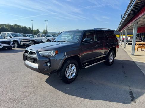 Used 2018 Toyota 4Runner SR5 Premium AWD/4WD image 2