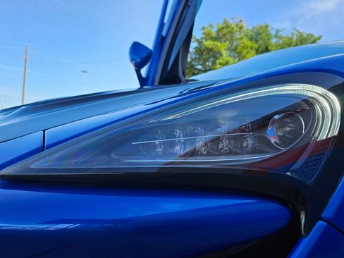 Used 2019 McLaren 570S Spider image 21