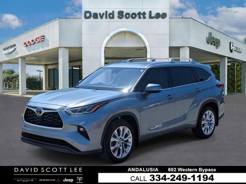 Used 2023 Toyota Highlander Limited AWD/4WD image 1