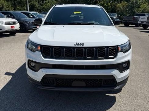 Used 2025 Jeep Compass Latitude w/ Altitude Special Edition AWD/4WD image 2