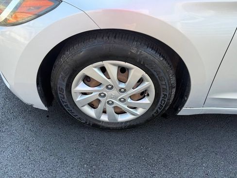 Used 2017 Hyundai Elantra SE w/ Cargo Package FWD image 17