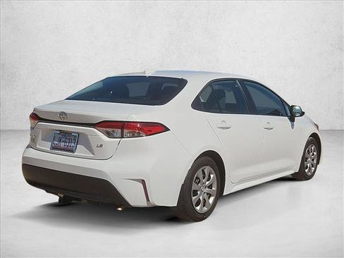 Used 2025 Toyota Corolla LE FWD image 5