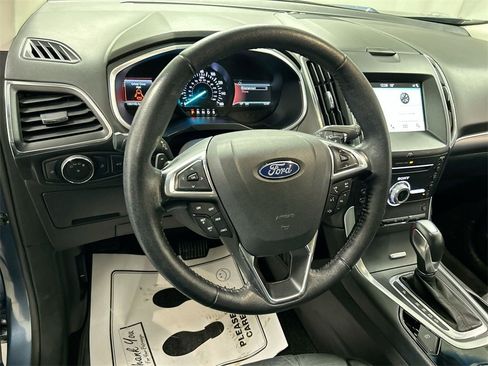 Used 2018 Ford Edge Titanium image 4