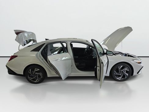 New 2026 Hyundai Elantra Limited FWD image 10