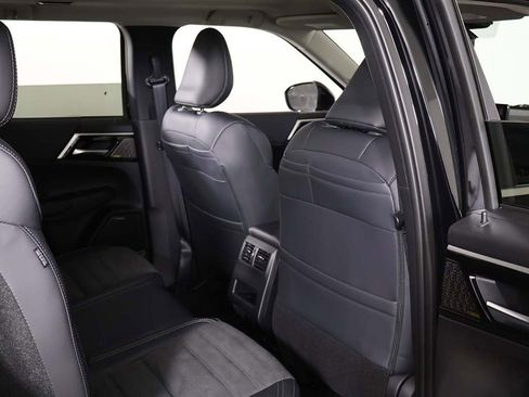 New 2025 Mitsubishi Outlander SE image 32