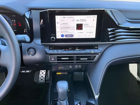 Used 2026 Toyota Camry SE image 7