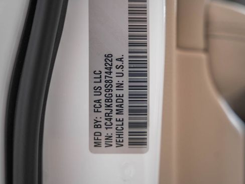 New 2025 Jeep Grand Cherokee L Limited w/ Luxury Tech Group II image 39