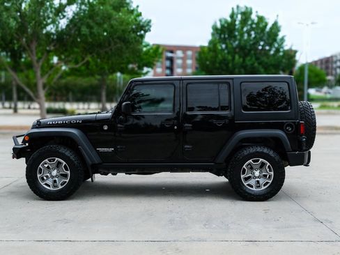 Used 2014 Jeep Wrangler Unlimited Rubicon w/ Connectivity Group AWD/4WD image 11