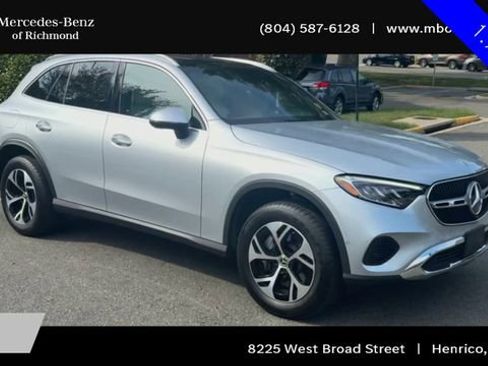 Used 2025 Mercedes-Benz GLC 350e 4MATIC image 4