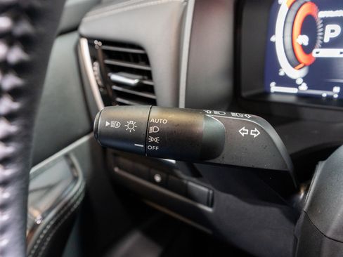 Used 2024 Nissan Rogue SL image 30