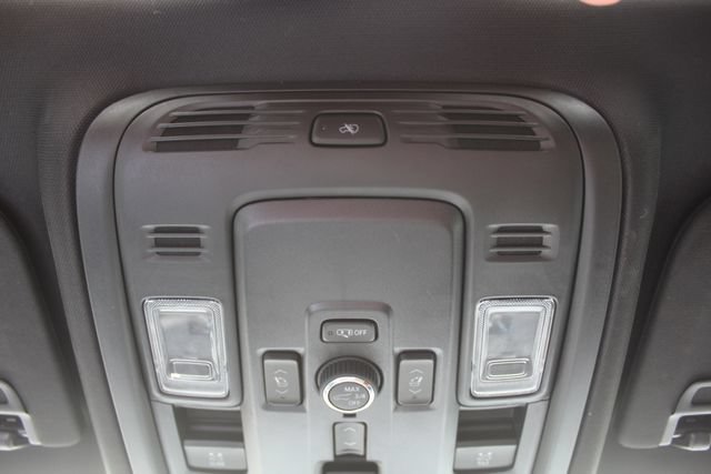 Used 2025 GMC Yukon Denali Ultimate w/ LPO, Floor Liner Package AWD/4WD image 37